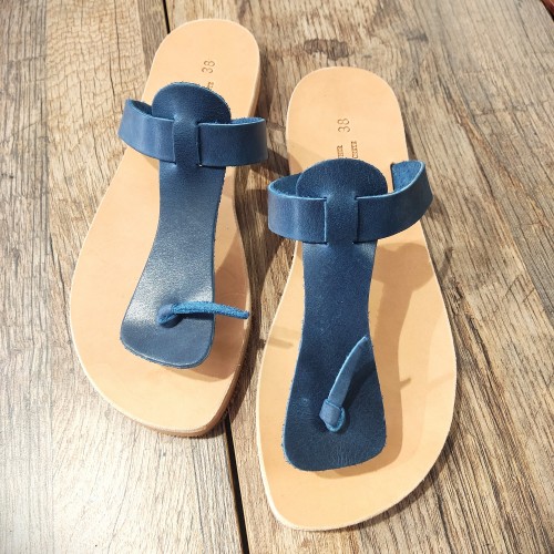 T-strap leather sandals